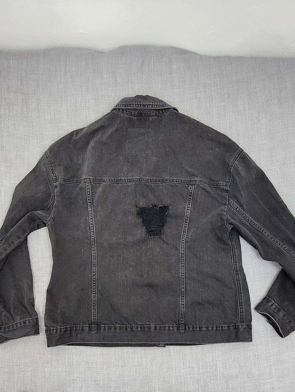 Hollister Black Distressed 100% Cotton Denim Jean Jacket. Large - Picture 5 of 10